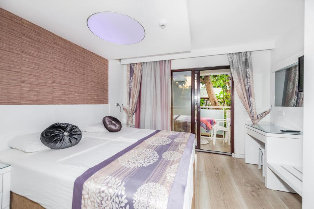 Tropic Beach Club Side Hotel Екстер'єр фото